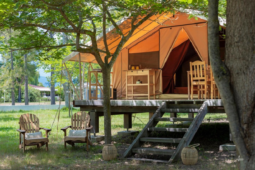 Wood and canvas tent / Eco-lodge